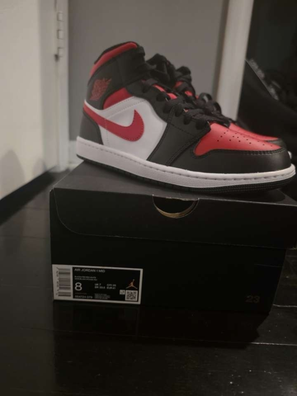 JORDAN 1'S (THESE ARE LEGIT)